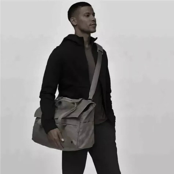 Lululemon Early Embark Duffel Nylon Large Messenger Computer Laptop Bag gray - Picture 2 of 11